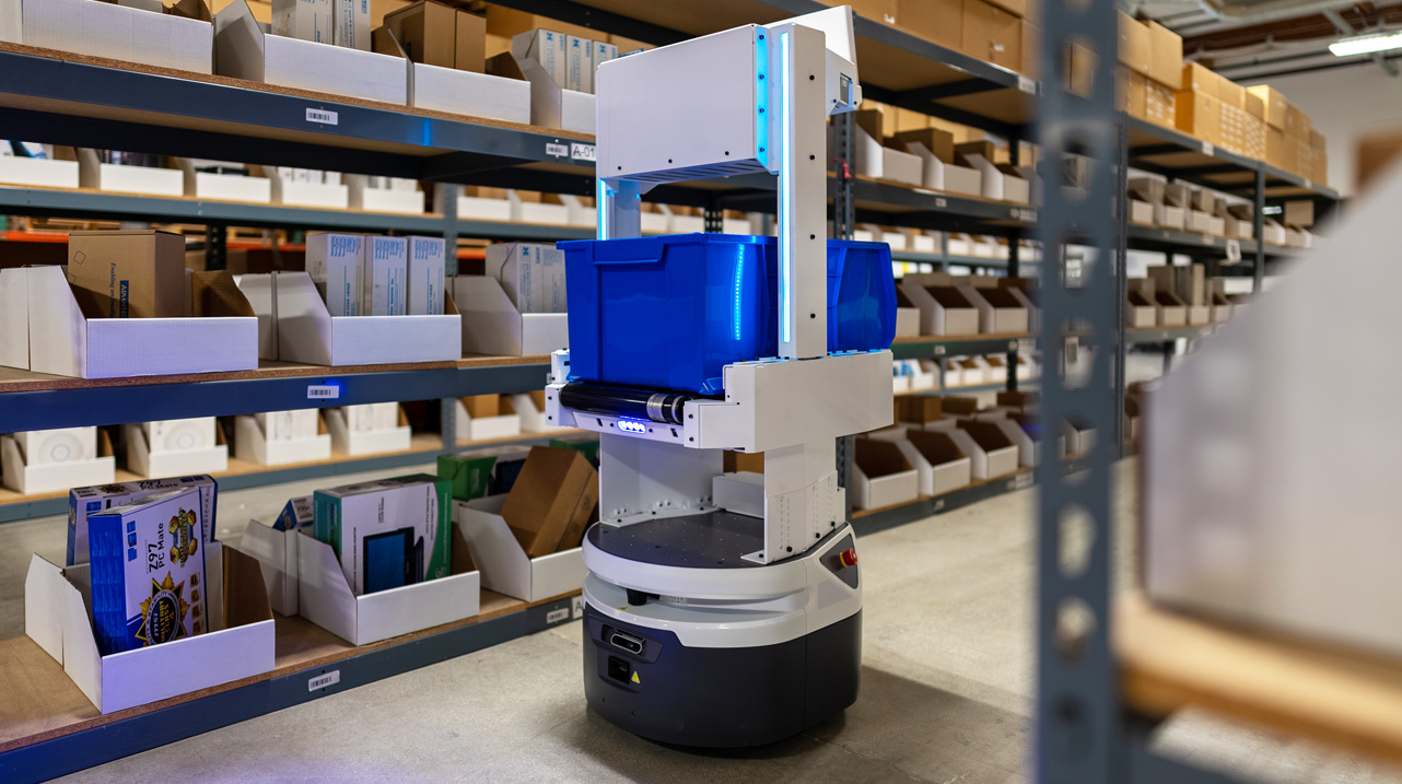 files/dateien/images/content/log-robot_pick-to-tote02.jpg